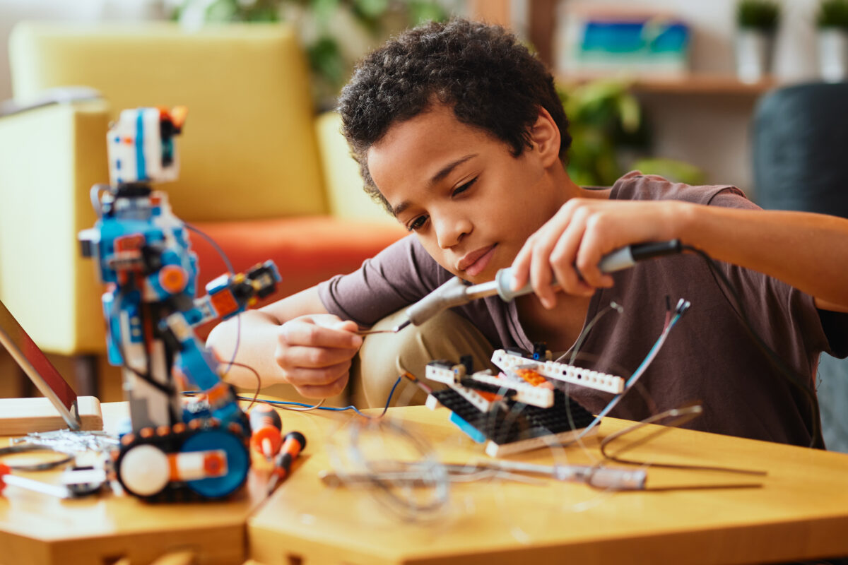 Child learning cybernetics and robotics based on feedback loops